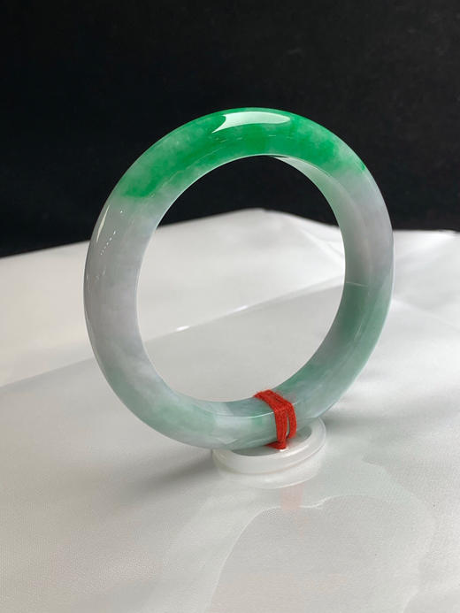 620269，60.2圈口，飘绿正圈平安镯，飘一截辣绿色 商品图1