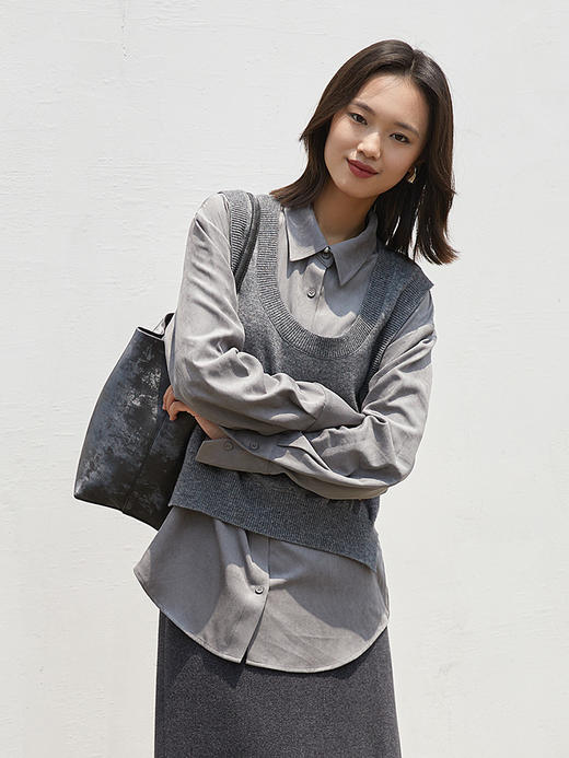 2025 秋冬高级灰假两件针织马甲拼接衬衫女 宽松休闲叠穿设计感长袖显瘦通勤上衣 商品图0