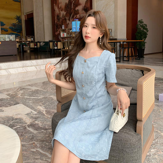 奢姿大码女装2025夏季新款时尚纽扣装饰简约方领短袖提花连衣裙9952890550 商品图2
