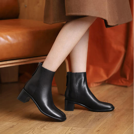 westory2021秋季新款短靴纯色粗跟时尚英伦风靴子女W21DS80721 商品图1