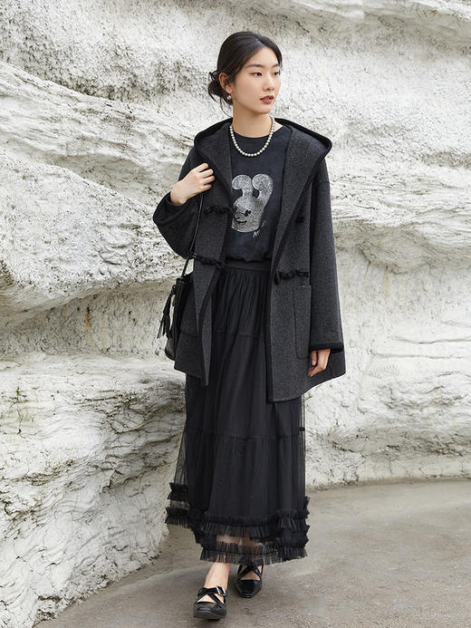 2025 秋冬深灰色连帽牛角扣毛呢大衣女 撞色包边宽松中长款休闲学院风保暖呢子外套 商品图1