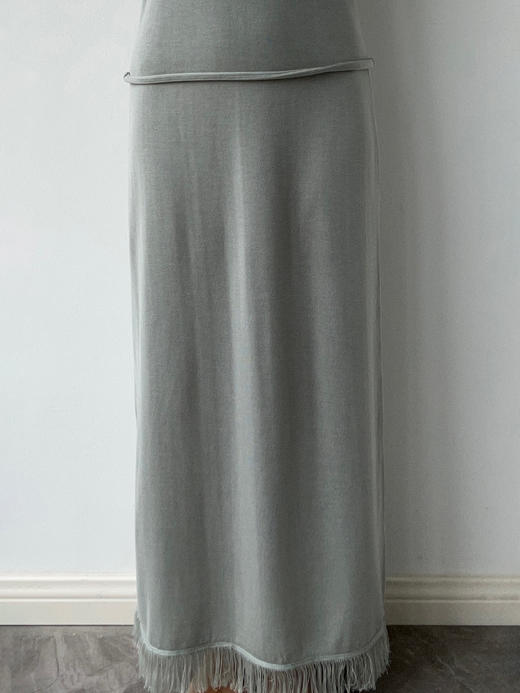 ZAANLI｜ZNSS25020 三醋酸流苏后开衩针织半裙 [ 豆绿 / 米灰 ] 商品图9