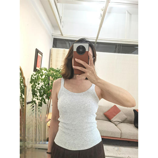 【贝拉推荐 自留款！】自带杯垫 免穿BRA 休闲肩带内置垫背心 高弹软糯 舒适透气 胶原蛋白养肤背心 商品图5