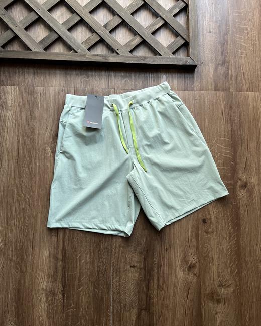 点此购买 lulu露露Zeroed ln系列男士户外运动速干芯吸综训功能性短裤五分裤 xj 321614 商品图4