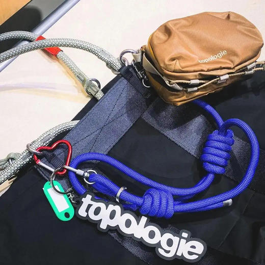 opologie 全新多功能折叠斜挎包⚠️咱们赠送一条肩带的哈！官网包和包袋分开卖的！！一条肩带258起！！呀！！! 冲鸭！！! 这个肯定要自留！！! 商品图4