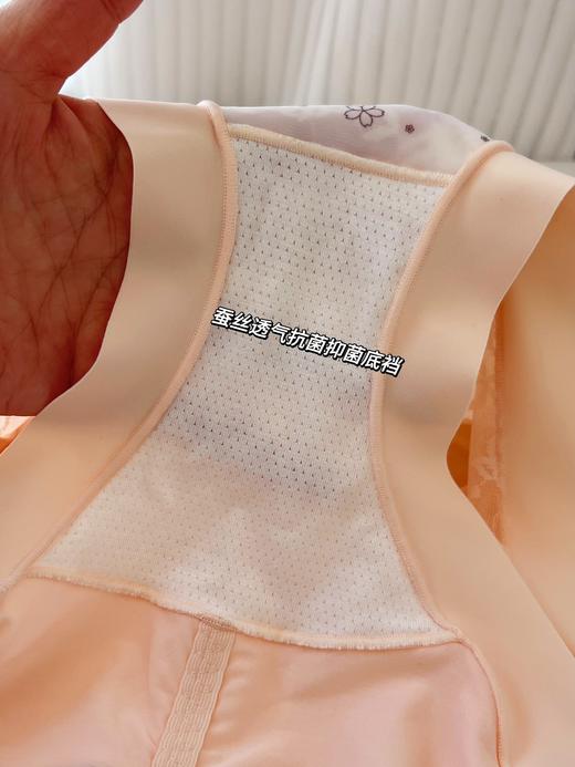 点此购买 爱慕家女士蔷薇花蕾丝中高腰护宫内裤 艾 321660 商品图6