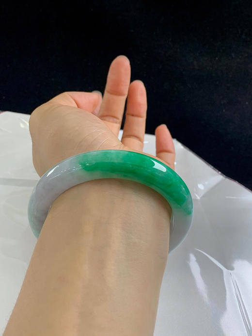 620269，60.2圈口，飘绿正圈平安镯，飘一截辣绿色 商品图5