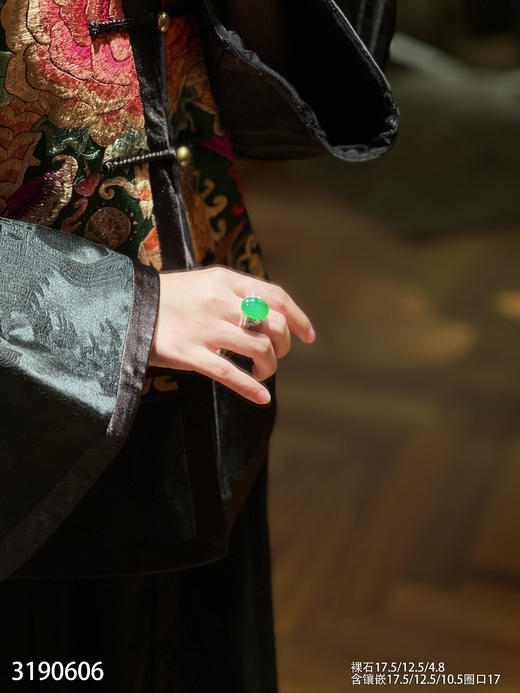 高冰种阳艳绿蛋面戒指【3190606】具体价格微信咨询 商品图4