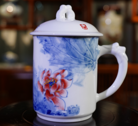 青花五彩莲境办公杯