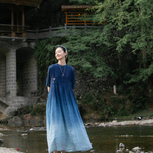 牧衣游原创 靛蓝染打条苎麻连衣裙夏宽松质朴渐变文艺长裙 一朵云 商品图0