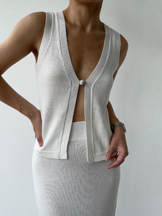 ZAANLI｜ZNSS25042 亚麻粘纤微光串珠马甲针织背心 [ 浅银白 / 雾黑 ] 商品图9