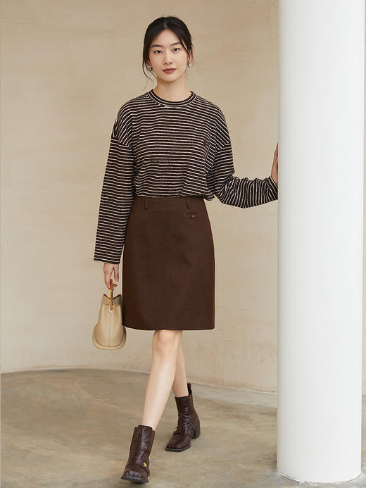 深棕米白细条纹宽松长袖针织衫 圆领小标装饰侧开叉显瘦休闲秋冬通勤慵懒风打底上衣 商品图1