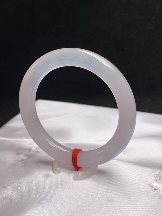 620266，53圈口，冰淡紫圆条美人条，很淡的粉紫色，种老水足，有荧光感，冰润透手 商品图3