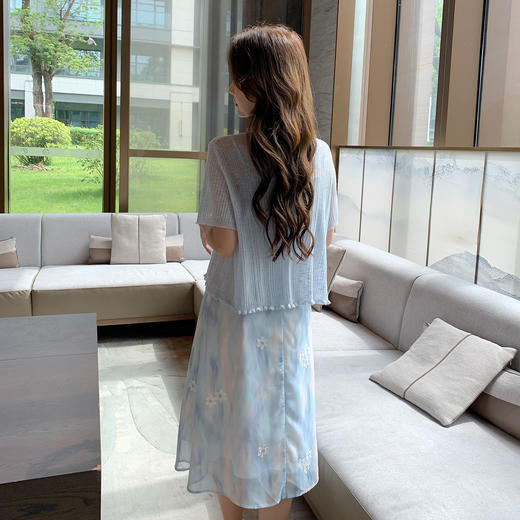 奢姿大码女装2025夏季减龄提花设计两件套胖妹妹印花V领时尚套装9952922219 商品图3