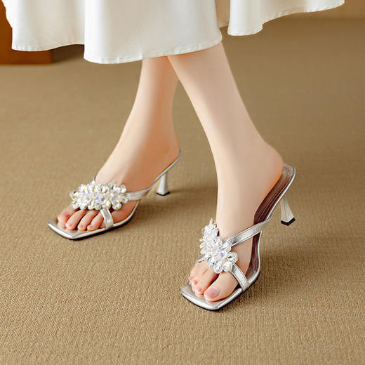 【预售5天】夏季新款法式复古方头粗跟时尚高跟凉鞋外穿水钻方头凉拖鞋DB&M6332 商品图1