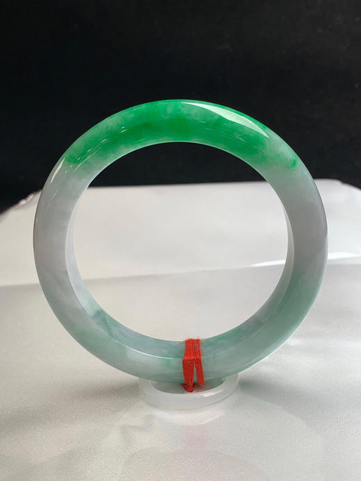 620269，60.2圈口，飘绿正圈平安镯，飘一截辣绿色 商品图0