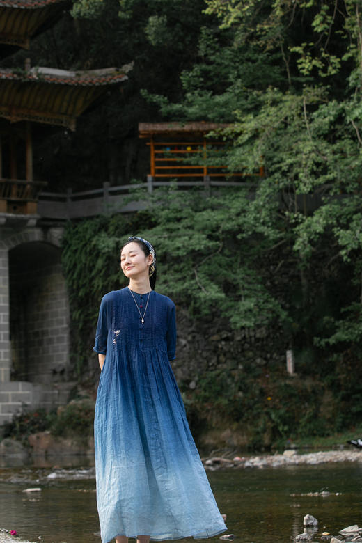 牧衣游原创 靛蓝染打条苎麻连衣裙夏宽松质朴渐变文艺长裙 一朵云 商品图5