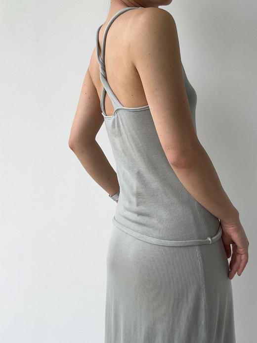 ZAANLI｜ZNSS25014 三醋酸露背纽结针织背心 [ 豆绿 / 米灰 ] 商品图1