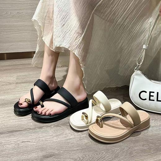 【甜中带酷！网红凉鞋】厚底拖鞋女士外穿新款高级感夹分趾时尚百搭女款凉鞋防滑凉拖。ry 商品图1