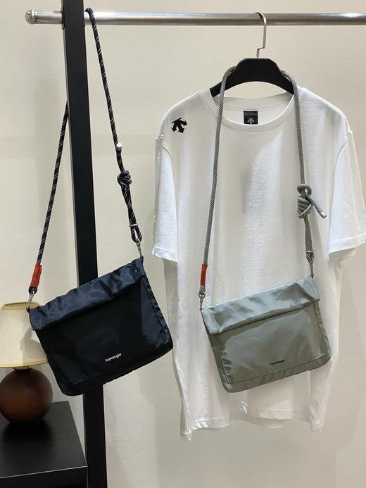 opologie 全新多功能折叠斜挎包⚠️咱们赠送一条肩带的哈！官网包和包袋分开卖的！！一条肩带258起！！呀！！! 冲鸭！！! 这个肯定要自留！！! 商品图0