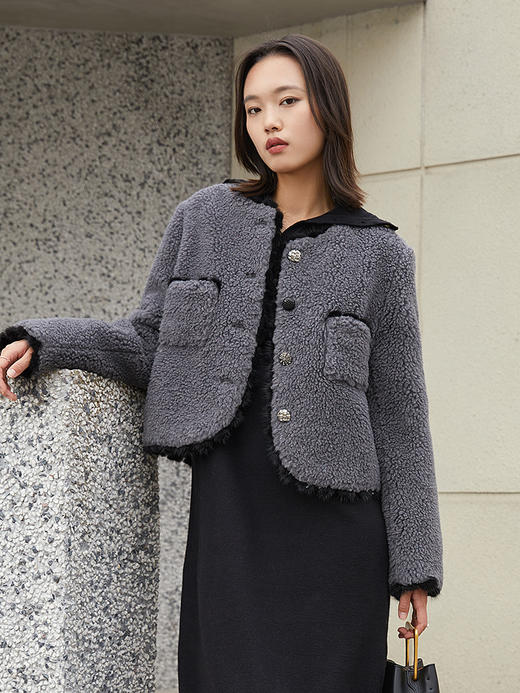 灰调毛绒短款夹克女 撞色毛边装饰圆领单排扣上衣 法式小香风秋冬温柔质感外套 商品图0