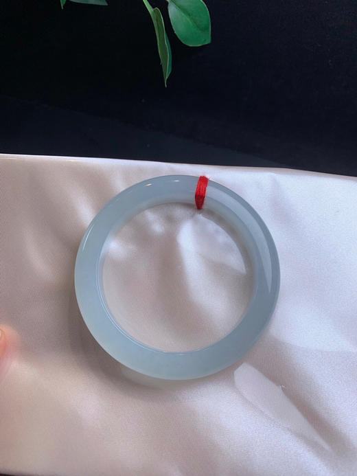 620265，55.8冰底清新种水镯，非常清新秀气，整条带淡绿底色，均匀清爽 商品图4