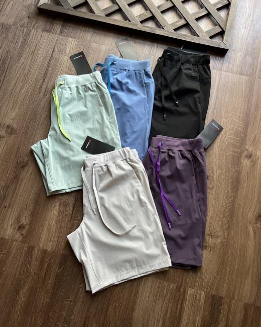 点此购买 lulu露露Zeroed ln系列男士户外运动速干芯吸综训功能性短裤五分裤 xj 321614 商品图9