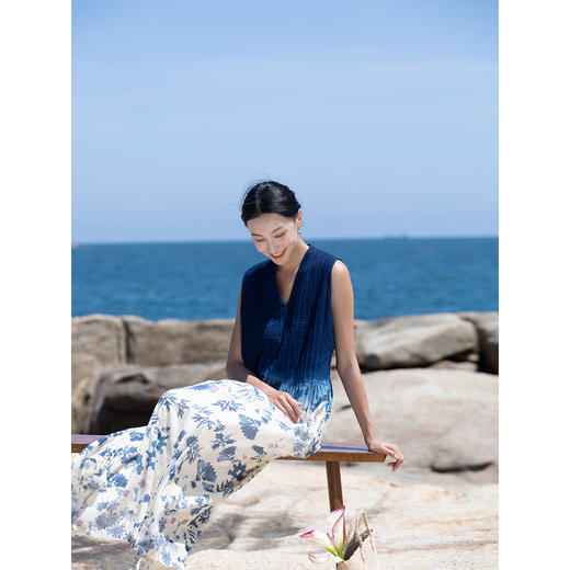 牧衣游 吊蓝染印花100支纯棉连衣裙新款无袖文艺宽松长裙 城烟雨 商品图3