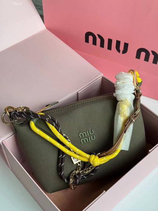 D061833饭盒包 gabardine面料刺绣同色LOGO标志休闲包 商品图7