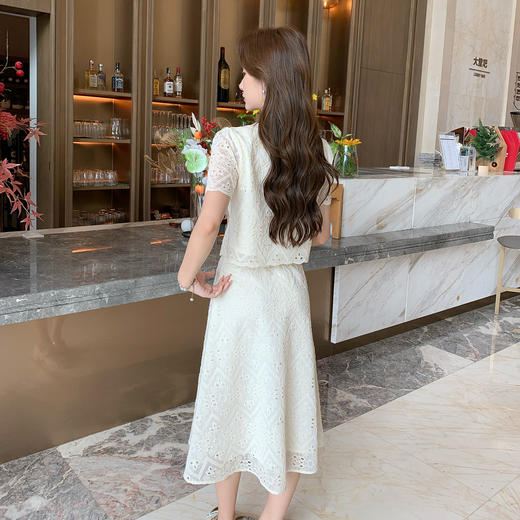 奢姿大码女装2025夏季复古气质V领两件套胖妹妹镂空设计时尚套装9952990562 商品图3