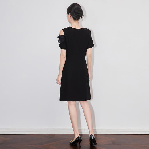 「高货wl」全新升级【铂金会员358/天猫479/差价121】(01301)洛诗琳设计感露肩连衣裙2025夏季新款荷叶边收腰显瘦A字裙 商品图2