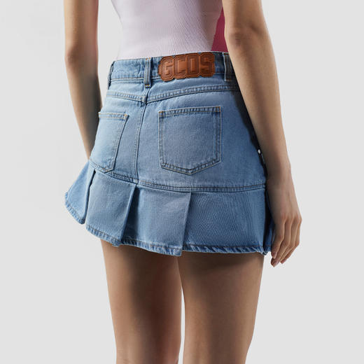 GCDS 女士字母徽标贴片棉质褶饰石洗牛仔迷你裙 浅蓝色 A2OW3202DA0 75 商品图2