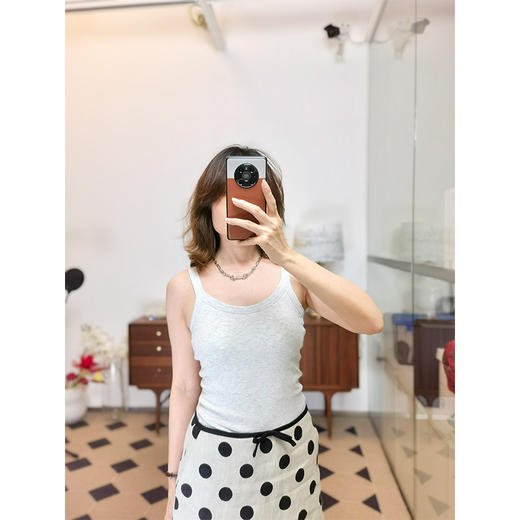 【贝拉推荐 自留款！】自带杯垫 免穿BRA 休闲肩带内置垫背心 高弹软糯 舒适透气 胶原蛋白养肤背心 商品图4