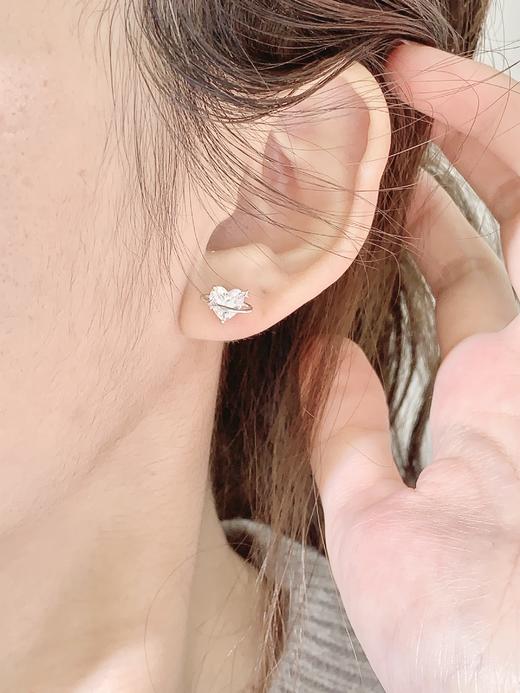 卡蒂罗/KADER 守护心环耳钉 经典爱心造型轻奢璀璨时尚春夏百搭纯银耳饰 闪耀星点梦幻设计养耳洞睡觉免摘配饰 商品图3