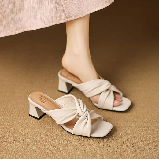 【预售5天】5cm~法式绝美小凉拖，超软羊皮交叉带粗跟高跟凉鞋DS&1678 商品图0