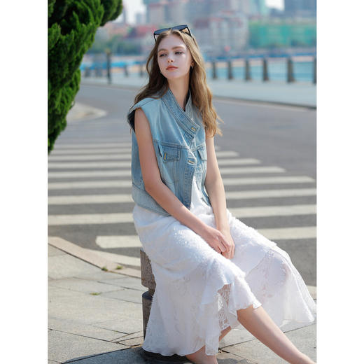 三彩2025秋季新款白月光蛋糕裙无袖连衣裙蕾丝拼接浪漫长裙女 商品图2