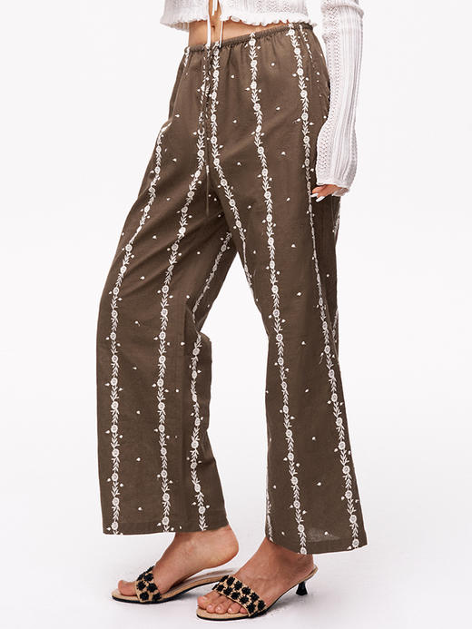 TR她热 松弛计划 棕色棉感碎花刺绣抽绳宽松直筒九分休闲裤 商品图0