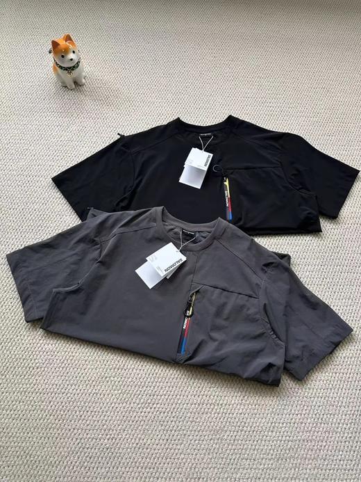 Salomon萨洛蒙户外山野型格UNI BLAST系列 时尚简约宽松速干圆领短袖口袋多舒适T恤 男女同款！ 商品图4