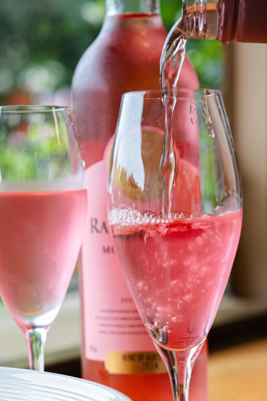 【澳洲原瓶进口 20年老藤葡萄 口感清爽灵动】摩图堡·10珍藏莫斯卡托桃红葡萄酒10%vol 750ml*6支 商品图5