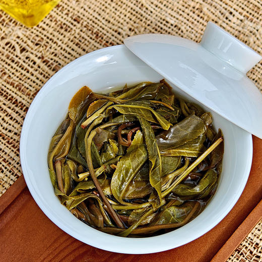 【老班章羽毛茶】茶中帝王 稀世孤品！专为发烧友准备 2025年春茶云南勐海老班章9号茶王树古茶园普洱茶生茶纯料茶饼357g 商品图3