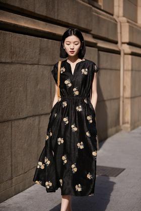 桑蚕丝人丝香云纱丝裂纹刺绣青樱花连衣裙