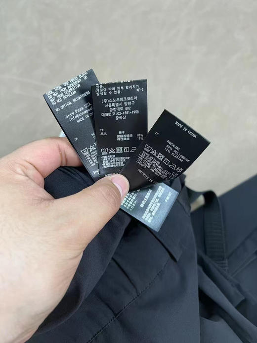 正品Snow peak雪峰25款速干长裤，简约款，工艺非常精致，五金配件全部原装面料舒适有型，速干透气保持干爽，正常版型，尺码偏大一码
黑 灰 尺码：s m l xl 商品图6