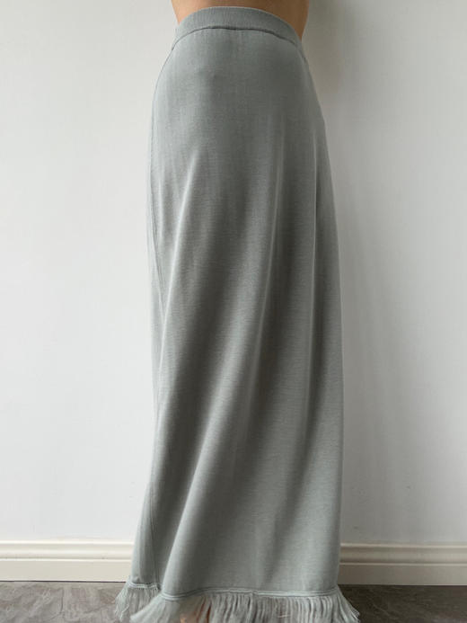 ZAANLI｜ZNSS25020 三醋酸流苏后开衩针织半裙 [ 豆绿 / 米灰 ] 商品图7