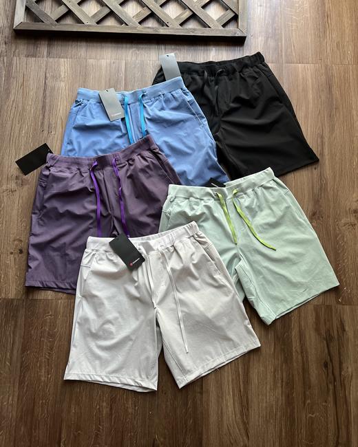 点此购买 lulu露露Zeroed ln系列男士户外运动速干芯吸综训功能性短裤五分裤 xj 321614 商品图0