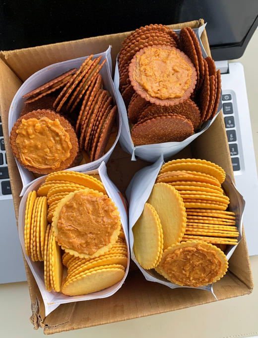 谁发明的「甜原柿吉 薯片花生酱夹心饼干」新口味来袭🤭巧克力➕花生酱 简直香爆我😭1.5mm薄的薯香小饼🍪明星同款 咸香酥脆！酥酥薄脆夹着厚厚的花生酱 商品图8