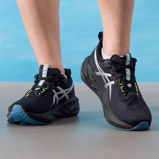 【云粉节】【新品上新】7楼ASICS亚瑟士 NOVABLAST 5LUXE男子跑步鞋1011C031-001吊牌价1090 商品图1