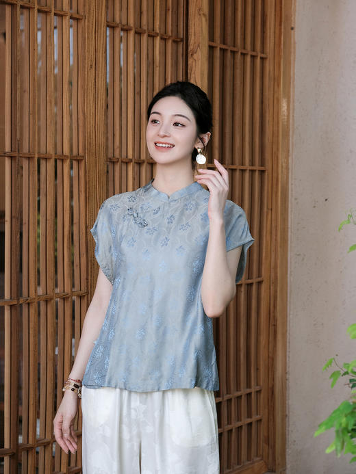 盛唐婧| 新中式小立领落肩蝴蝶盘扣短上衣-蓝色 商品图0