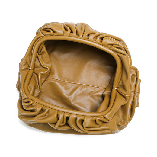 8091306591 BOTTEGA VENETA BV葆蝶家 POUCH系列女士手拿包云朵包【18X40X18cm】 商品图3