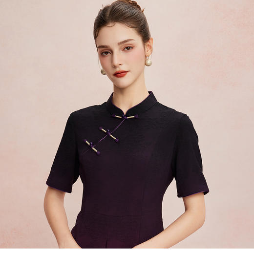 QF8E3斯尔丽25新款新中式改良旗袍金丝盘扣传统渐变晕染工艺写意连衣裙 商品图9