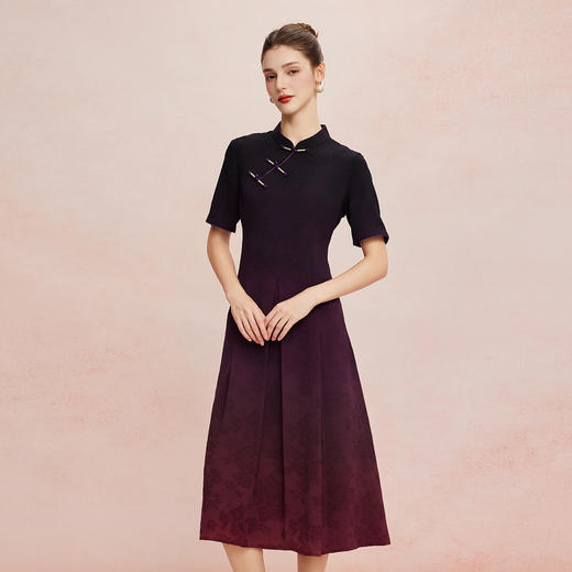 QF8E3斯尔丽25新款新中式改良旗袍金丝盘扣传统渐变晕染工艺写意连衣裙 商品图5